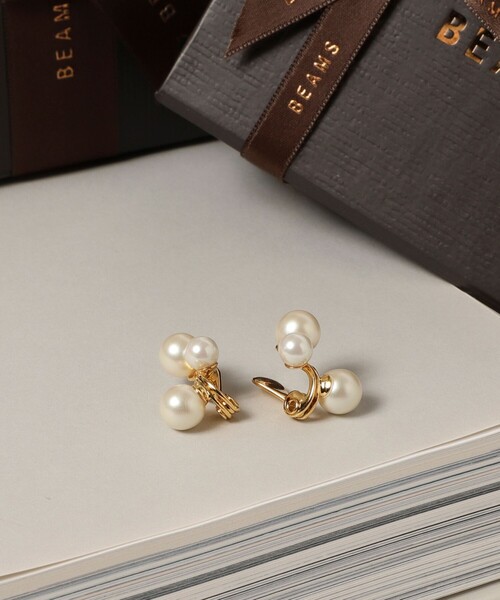 Demi-Luxe BEAMS（デミルクス ビームス）の「jour couture / chubby 3パール イヤリング（イヤリング・レディース・ホワイト・ONE SIZE）」の4枚目の写真