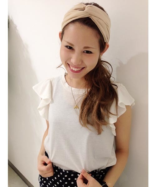 Chico（チコ）の「袖フリルT（Tシャツ/カットソー・レディース・イエロー/ホワイト/グレー/ネイビー・FREE）」の2枚目の写真