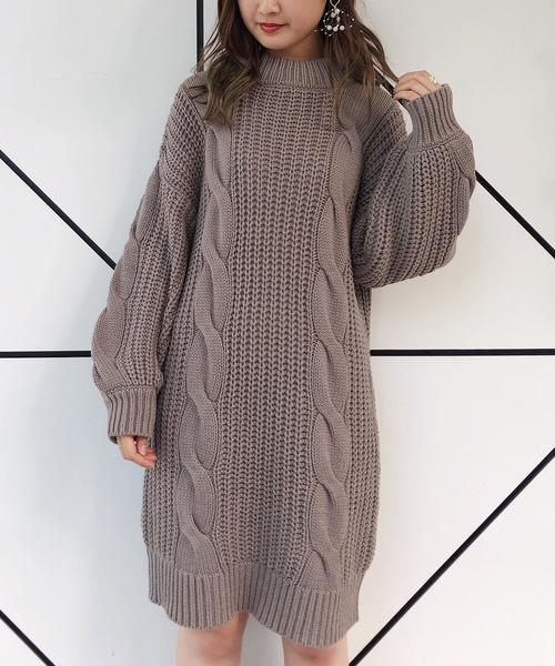 one after another NICE CLAUP（ワンアフターアナザーナイスクラップ）の「【WEB STORE限定】ニットケーブルワンピース（ワンピース・レディース・ベージュ/グレー/アイボリー/モカ・FREE）」の4枚目の写真