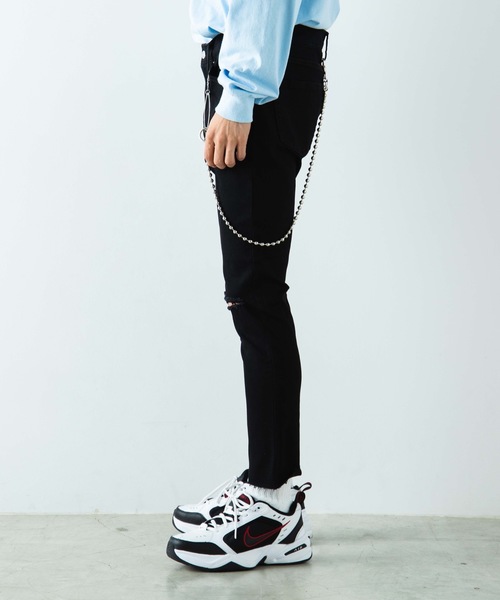 WEGO(ウィゴー)の「WEGO/チェーン付きスーパースキニーカットオフデニム(デニムパンツ・メンズ・ブラック・MEDIUM/LARGE)」の7枚目の写真
