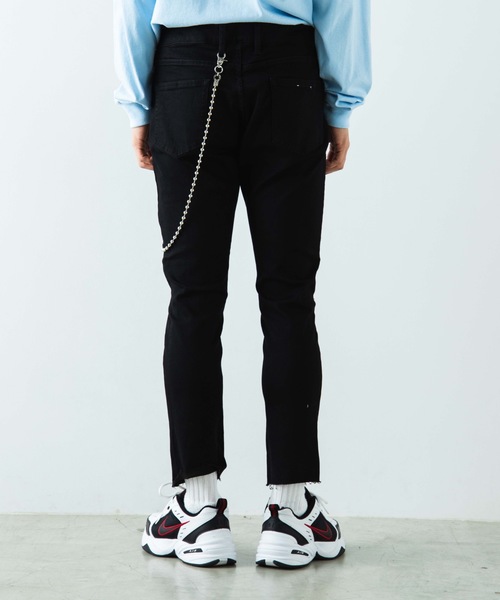 WEGO(ウィゴー)の「WEGO/チェーン付きスーパースキニーカットオフデニム(デニムパンツ・メンズ・ブラック・MEDIUM/LARGE)」の11枚目の写真