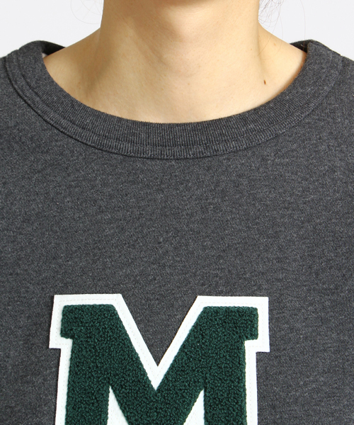 BEAMS BOY(ビームスボーイ)の「BEAMS BOY / スウェット レタード クルー(スウェット・レディース・チャコールグレー/ブルー・ONE SIZE)」の4枚目の写真