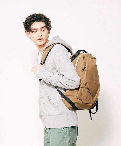 wdl.(ワームデザインラボ)の「【wdl.】Minimal Daily Pack(バックパック/リュック・メンズ・ダークグレー/ブラック/レッド/ベージュ/ブルー/ホワイト/ブラウン・FREE)」の11枚目の写真