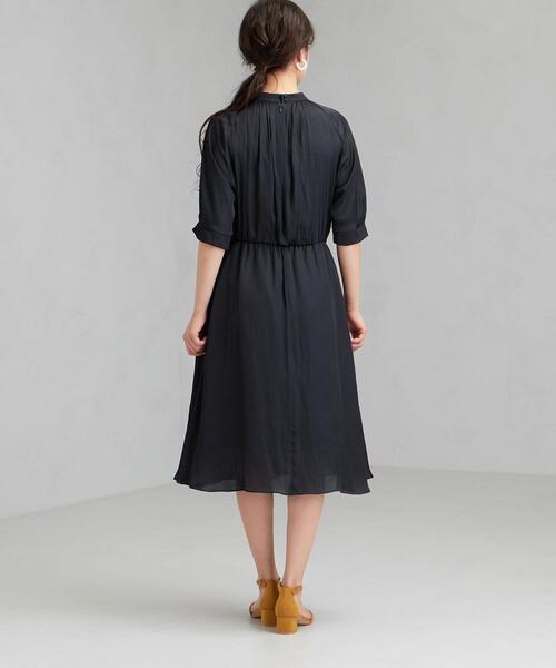 green label relaxing(グリーンレーベルリラクシング)の「CS タック ソデ ギャザー ワンピース(ワンピース・レディース・ネイビー・FREE)」の9枚目の写真