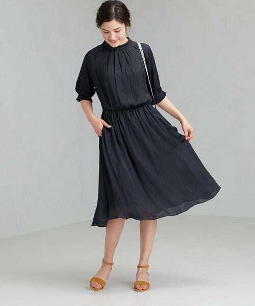 green label relaxing(グリーンレーベルリラクシング)の「CS タック ソデ ギャザー ワンピース(ワンピース・レディース・ネイビー・FREE)」の2枚目の写真