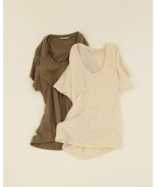 TODAYFUL（トゥデイフル）の「UネックコットンTシャツ（Tシャツ/カットソー・レディース・キナリ/グレイッシュベージュ・FREE）」の6枚目の写真