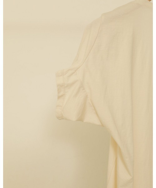 TODAYFUL（トゥデイフル）の「UネックコットンTシャツ（Tシャツ/カットソー・レディース・キナリ/グレイッシュベージュ・FREE）」の4枚目の写真