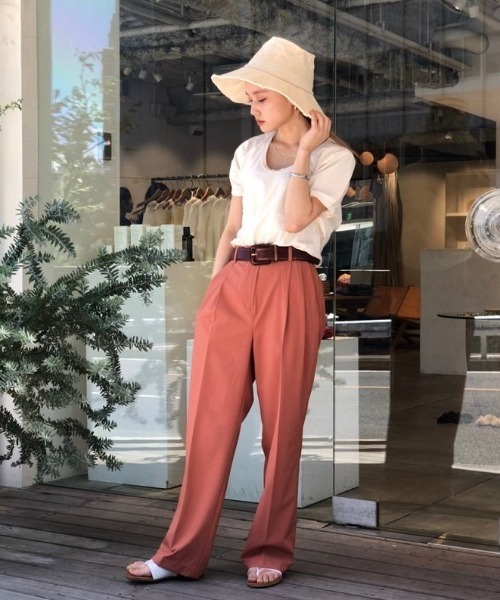 TODAYFUL（トゥデイフル）の「UネックコットンTシャツ（Tシャツ/カットソー・レディース・キナリ/グレイッシュベージュ・FREE）」の5枚目の写真