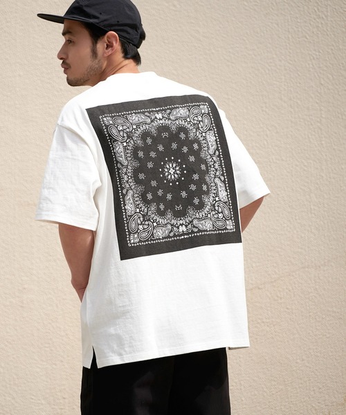 coca（coca）（コカ）の「ヘビーウェイトバックバンダナプリントTシャツ（Tシャツ/カットソー・メンズ・ホワイト/ベージュ・MEDIUM/LARGE）」の2枚目の写真