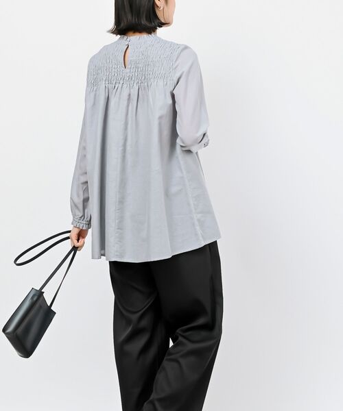 rps(アールピーエス)の「テンセル綿麻長袖スモッキングブラウス(シャツ/ブラウス・レディース・オフホワイト/ブルー/グレイッシュベージュ/チェック・M/フリー)」の5枚目の写真