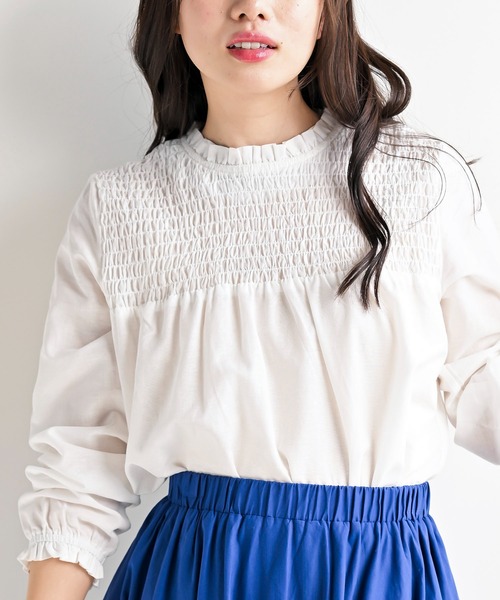 rps(アールピーエス)の「テンセル綿麻長袖スモッキングブラウス(シャツ/ブラウス・レディース・オフホワイト/ブルー/グレイッシュベージュ/チェック・M/フリー)」の2枚目の写真