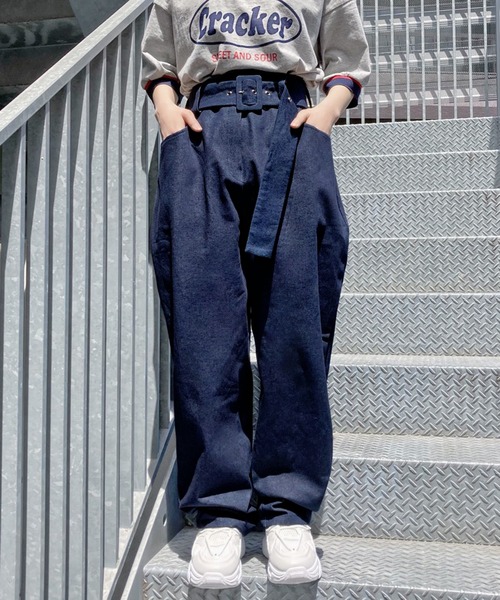 Figments(フィグメンツ)の「ベルテッドデニムパンツ(デニムパンツ・レディース・ブラック/インディゴブルー・FREE)」の2枚目の写真