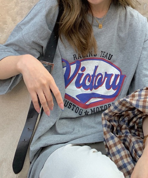 meJane（ミージェーン）の「ストリートプリントロゴカットTシャツ【ZOZOTOWN限定】（Tシャツ/カットソー・レディース・ホワイト/グレー/ブラウン・FREE）」の2枚目の写真