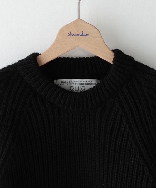 BEAUTY&YOUTH UNITED ARROWS(ビューティーアンドユースユナイテッドアローズ)の「<Oldderby Knitwear> CHUNKY RIB CREW/ニット§(ニット/セーター・メンズ・ブラック/ダークグレー/ロイヤルブルー・SMALL/MEDIUM/LARGE)」の5枚目の写真