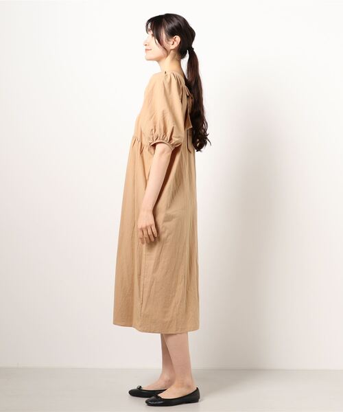 UNRELISH（アンレリッシュ）の「バックシャンリボンカフタンワンピース（ワンピース・レディース・ベージュ/アイボリー・MEDIUM）」の3枚目の写真