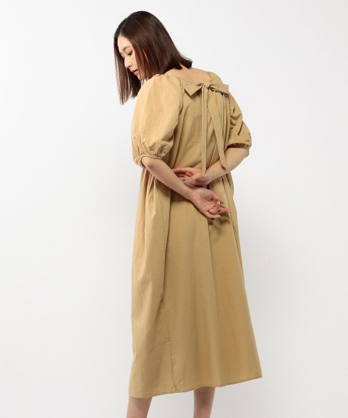 UNRELISH（アンレリッシュ）の「バックシャンリボンカフタンワンピース（ワンピース・レディース・ベージュ/アイボリー・MEDIUM）」の2枚目の写真