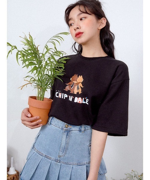 muahmuah（ムーアムーア）の「『muah muah/ムーアムーア×DISNEY/ディズニー』Chip and Dale Playmate T-shirt/チップ＆デール プレイメイト 半袖Tシャツ（Tシャツ/カットソー・レディース・イエロー/ホワイト/ブラック/パープル/ピンク・FREE）」の12枚目の写真