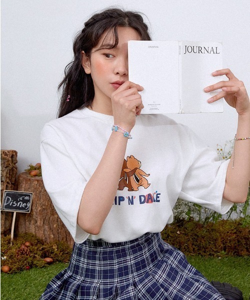 muahmuah（ムーアムーア）の「『muah muah/ムーアムーア×DISNEY/ディズニー』Chip and Dale Playmate T-shirt/チップ＆デール プレイメイト 半袖Tシャツ（Tシャツ/カットソー・レディース・イエロー/ホワイト/ブラック/パープル/ピンク・FREE）」の8枚目の写真