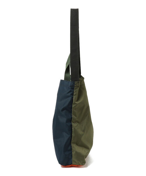 B:MING by BEAMS(ビーミングバイビームス)の「MIS × B:MING by BEAMS / 別注 2WAY TOTEBAG(ショルダーバッグ・メンズ・ブルー系その他/ベージュ系その他/グリーン系その他・ONE SIZE)」の5枚目の写真