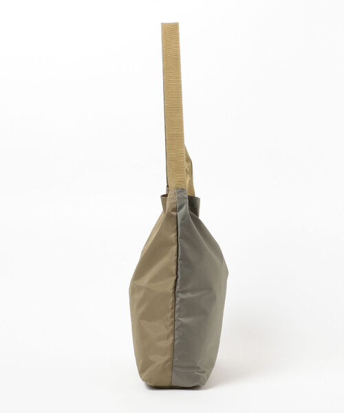 B:MING by BEAMS(ビーミングバイビームス)の「MIS × B:MING by BEAMS / 別注 2WAY TOTEBAG(ショルダーバッグ・メンズ・ブルー系その他/ベージュ系その他/グリーン系その他・ONE SIZE)」の16枚目の写真