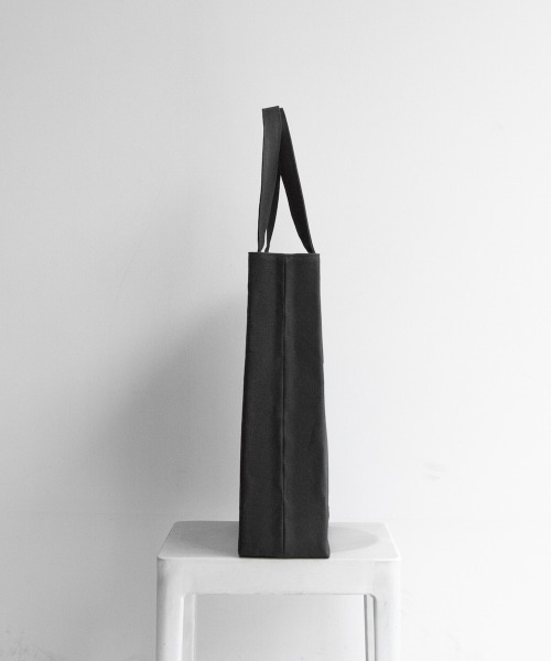 soe（ソーイ）の「soe Square Tote Bag（トートバッグ・メンズ・ブラック・FREE）」の3枚目の写真
