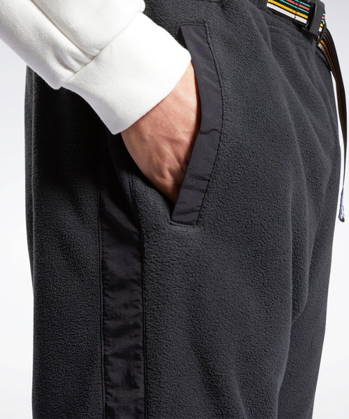 Reebok（リーボック）の「クラシックス キャンピング ポーラ フリース パンツ / Classics Camping Polar Fleece Pants（スウェットパンツ・メンズ・ブラック×ブラック/アーミー・LARGE/MEDIUM/X-LARGE/SMALL/XXX-LARGE/XX-LARGE/X-SMALL）」の6枚目の写真