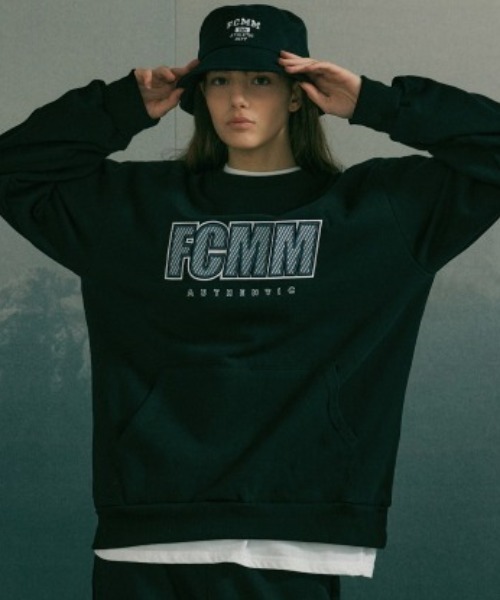 ★韓国の人気★【FCMM】★OBLIQUE GLAMPING SWEATSHIR.T★ FCMM（エフシーエムエム）の「OBLIQUE GLAMPING SWEATSHIRT