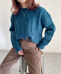 美術館を巡るケーブルニット