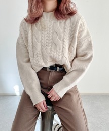 美術館を巡るケーブルニット
