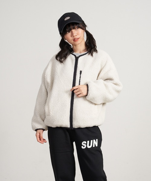 OUTDOOR PRODUCTS APPAREL(アウトドアプロダクツアパレル)の「リバーシブルノーカラーボアブルゾン(ブルゾン・レディース・ベージュ/アイボリー・MEDIUM/LARGE)」の19枚目の写真
