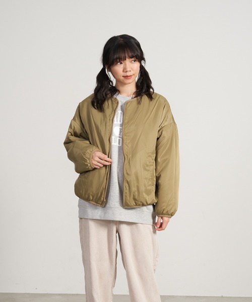 OUTDOOR PRODUCTS APPAREL(アウトドアプロダクツアパレル)の「リバーシブルノーカラーボアブルゾン(ブルゾン・レディース・ベージュ/アイボリー・MEDIUM/LARGE)」の3枚目の写真