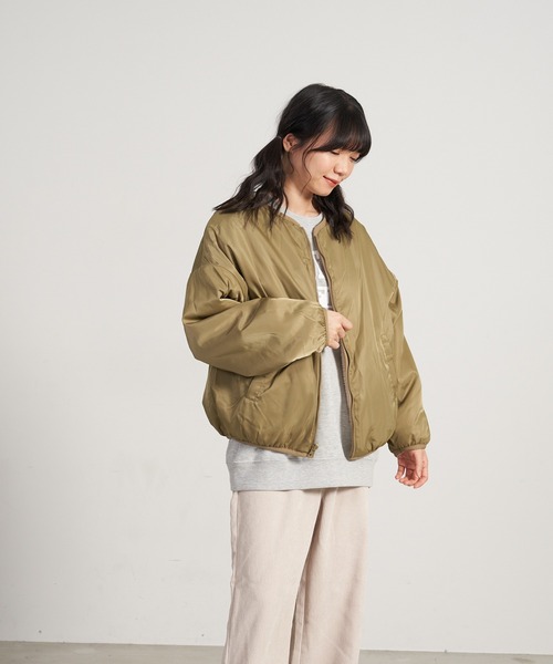 OUTDOOR PRODUCTS APPAREL(アウトドアプロダクツアパレル)の「リバーシブルノーカラーボアブルゾン(ブルゾン・レディース・ベージュ/アイボリー・MEDIUM/LARGE)」の4枚目の写真