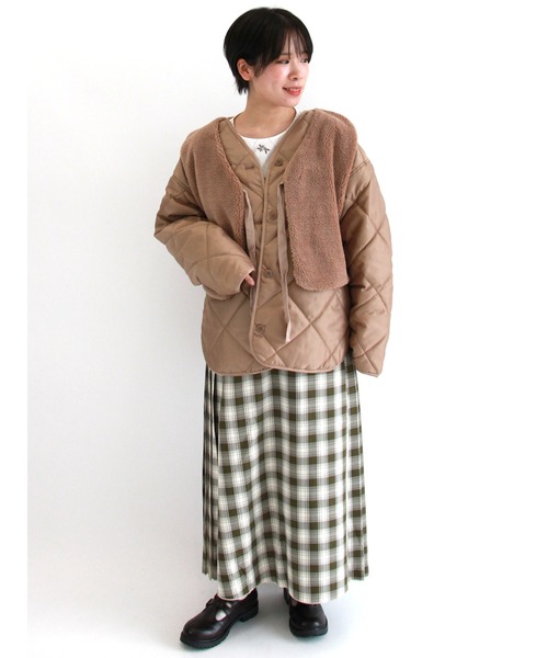 ehka sopo（エヘカソポ）の「ボアベスト付キルトジャケット（ノーカラージャケット・レディース・ベージュ/グリーン/キナリ・ﾌﾘ-）」の17枚目の写真