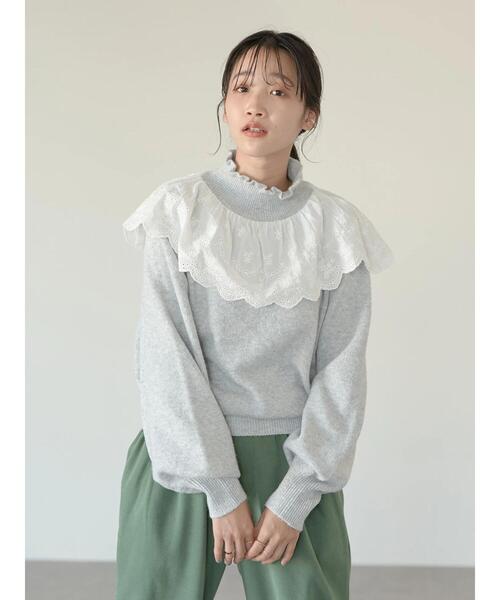 earth music&ecology(アースミュージックアンドエコロジー)の「アイレットフリルドッキングニットプルオーバー*(ニット/セーター・レディース・ライトカーキ/杢グレー/ライトベージュ・FREE)」の4枚目の写真