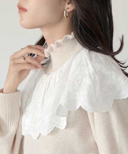earth music&ecology(アースミュージックアンドエコロジー)の「アイレットフリルドッキングニットプルオーバー*(ニット/セーター・レディース・ライトカーキ/杢グレー/ライトベージュ・FREE)」の3枚目の写真