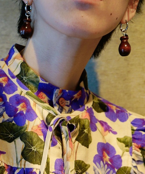 G.V.G.V.（ジーヴィージーヴィー）の「WOOD BEADS EARRINGS（ピアス（両耳用）・レディース・シルバー・ONE SIZE）」の2枚目の写真