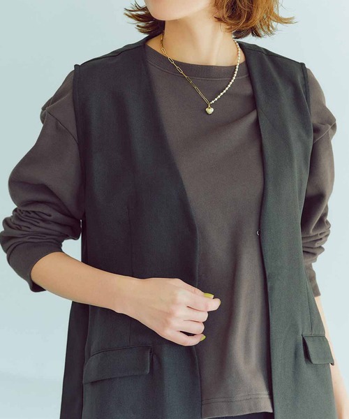 IEDIT（イディット）の「ＩＥＤＩＴ　小森美穂子さんコラボ　ハートチャームが大人の遊び心　貝パール遣いのデザインネックレス〈ホワイト〉（ネックレス・レディース・ホワイト×ゴールド・ONE SIZE）」の2枚目の写真