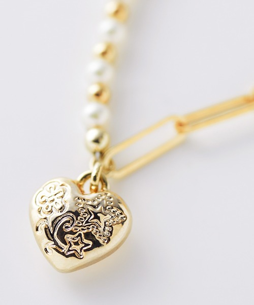 IEDIT（イディット）の「ＩＥＤＩＴ　小森美穂子さんコラボ　ハートチャームが大人の遊び心　貝パール遣いのデザインネックレス〈ホワイト〉（ネックレス・レディース・ホワイト×ゴールド・ONE SIZE）」の5枚目の写真