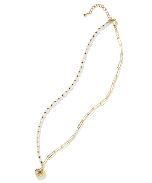 IEDIT（イディット）の「ＩＥＤＩＴ　小森美穂子さんコラボ　ハートチャームが大人の遊び心　貝パール遣いのデザインネックレス〈ホワイト〉（ネックレス・レディース・ホワイト×ゴールド・ONE SIZE）」の3枚目の写真