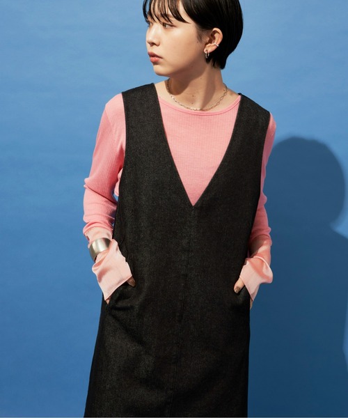 Aunt Marie's(アントマリーズ)の「Vネックデニムジャンスカ(ジャンパースカート・レディース・ネイビー/アイボリー/ブラック・FREE)」の5枚目の写真