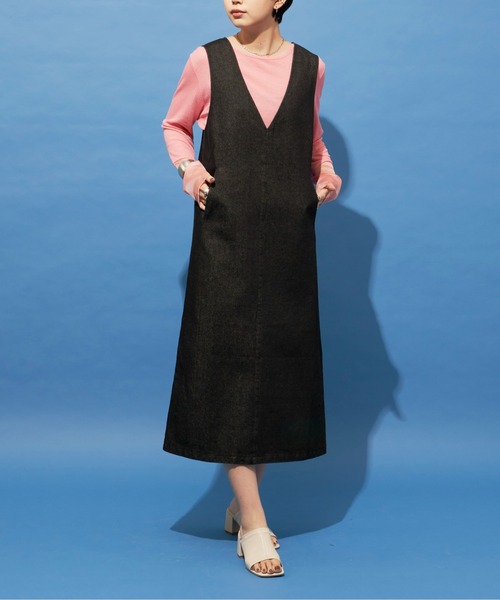 Aunt Marie's(アントマリーズ)の「Vネックデニムジャンスカ(ジャンパースカート・レディース・ネイビー/アイボリー/ブラック・FREE)」の4枚目の写真