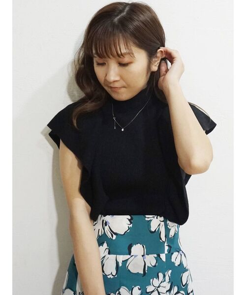 MERCURYDUO（マーキュリーデュオ）の「ラッフルコンパクトモックネックニット（ニット/セーター・レディース・オフホワイト/ブラック/ピンク/ベージュ・FREE）」の12枚目の写真