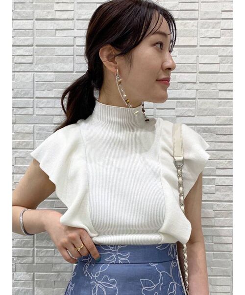 MERCURYDUO（マーキュリーデュオ）の「ラッフルコンパクトモックネックニット（ニット/セーター・レディース・オフホワイト/ブラック/ピンク/ベージュ・FREE）」の13枚目の写真