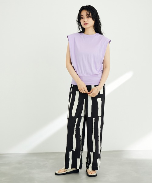 ADAM ET ROPE'（アダムエロペ）の「【サステナブル】ショルダーパッドTシャツ（Tシャツ/カットソー・レディース・ホワイト/ラベンダー/ブラック・FREE）」の16枚目の写真