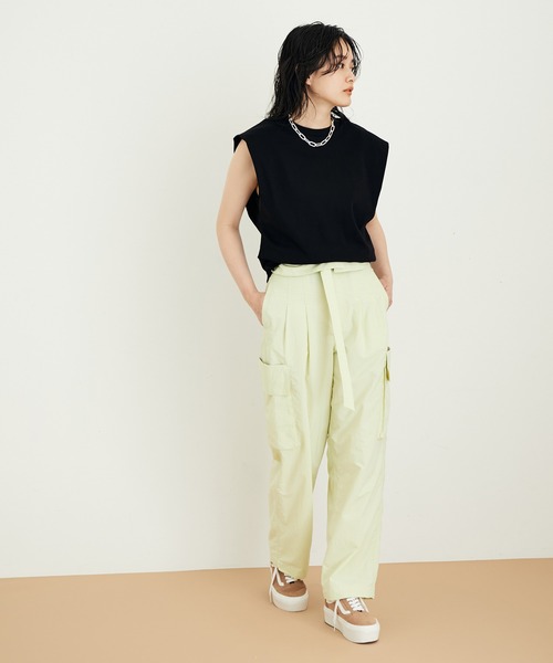 ADAM ET ROPE'（アダムエロペ）の「【サステナブル】ショルダーパッドTシャツ（Tシャツ/カットソー・レディース・ホワイト/ラベンダー/ブラック・FREE）」の9枚目の写真