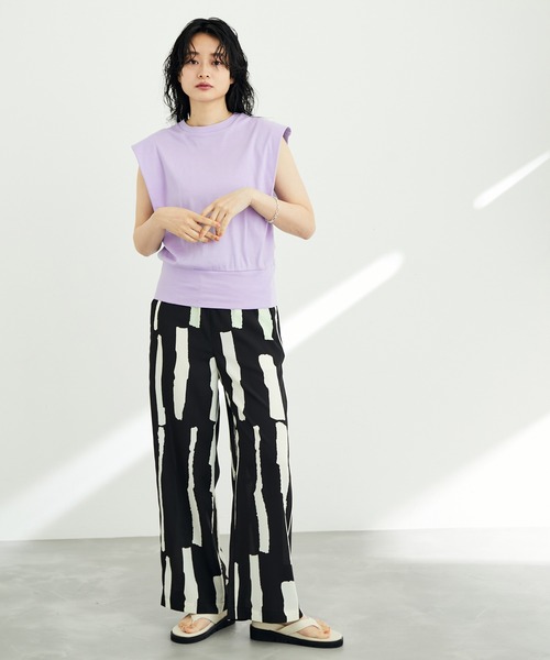 ADAM ET ROPE'（アダムエロペ）の「【サステナブル】ショルダーパッドTシャツ（Tシャツ/カットソー・レディース・ホワイト/ラベンダー/ブラック・FREE）」の7枚目の写真