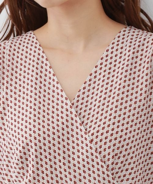 mysty woman(ミスティウーマン)の「レトロ柄カシュクールワンピース 347800(ワンピース・レディース・ブラック/ベージュ/アイボリー・FREE)」の10枚目の写真