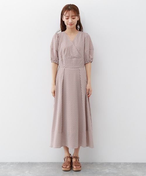 mysty woman(ミスティウーマン)の「レトロ柄カシュクールワンピース 347800(ワンピース・レディース・ブラック/ベージュ/アイボリー・FREE)」の7枚目の写真