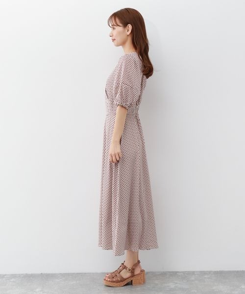 mysty woman(ミスティウーマン)の「レトロ柄カシュクールワンピース 347800(ワンピース・レディース・ブラック/ベージュ/アイボリー・FREE)」の8枚目の写真