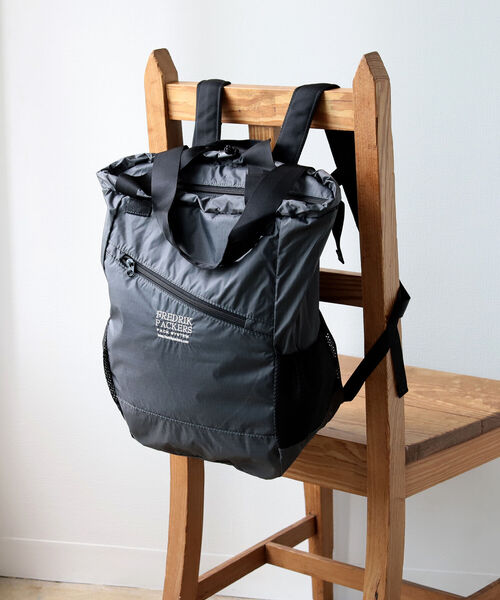 merrier BEAMS(メリアビームス)の「FREDRIK PACKERS / 70D 2Way BACK PACK(バックパック/リュック・レディース・チャコールグレー・FREE)」の1枚目の写真